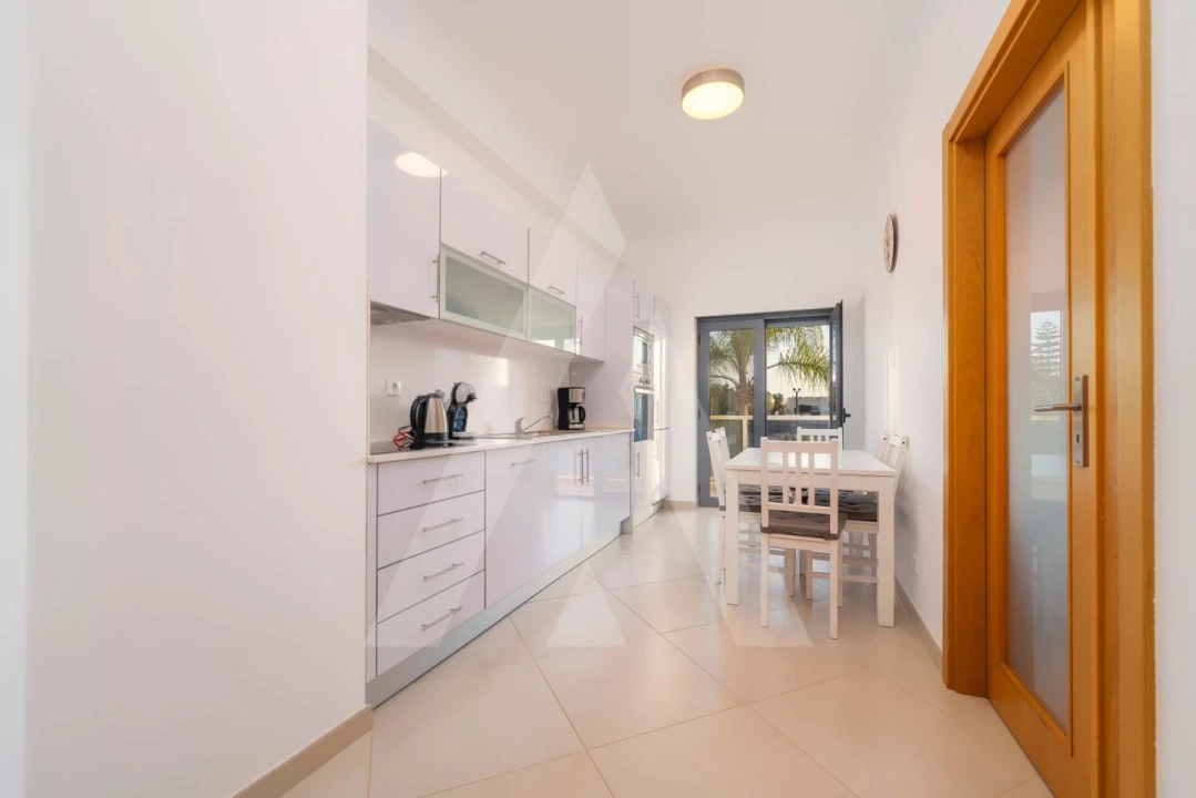 Apartamento T3 para Venda em Santa Barbara de Nexe Foto 12
