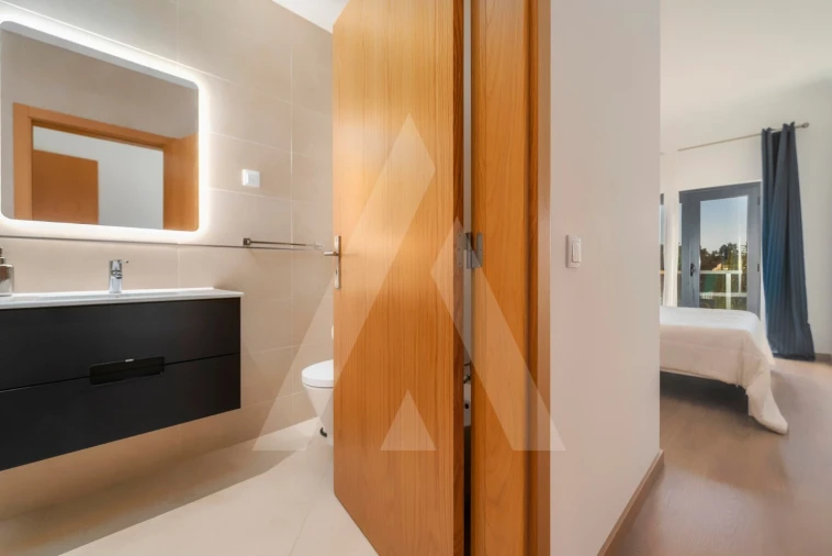 Apartamento T3 para Venda em Santa Barbara de Nexe Foto 23