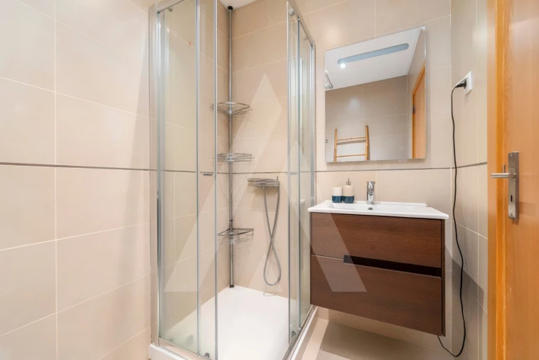 Apartamento T3 para Venda em Santa Barbara de Nexe Foto 35