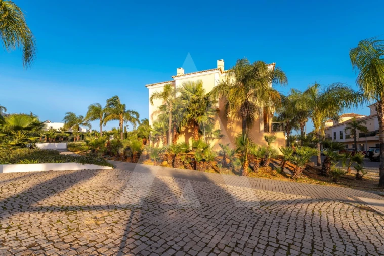 Apartamento T3 para Venda em Santa Barbara de Nexe Foto 50