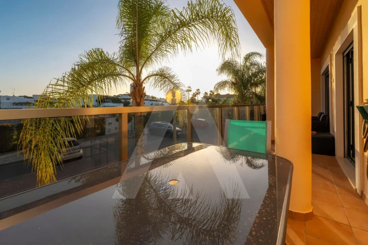 Apartamento T3 para Venda em Santa Barbara de Nexe Foto 40