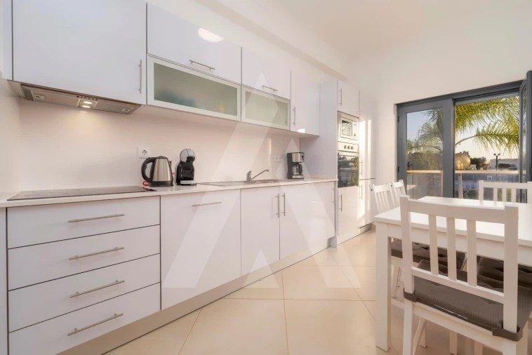 Apartamento T3 para Venda em Santa Barbara de Nexe Foto 14
