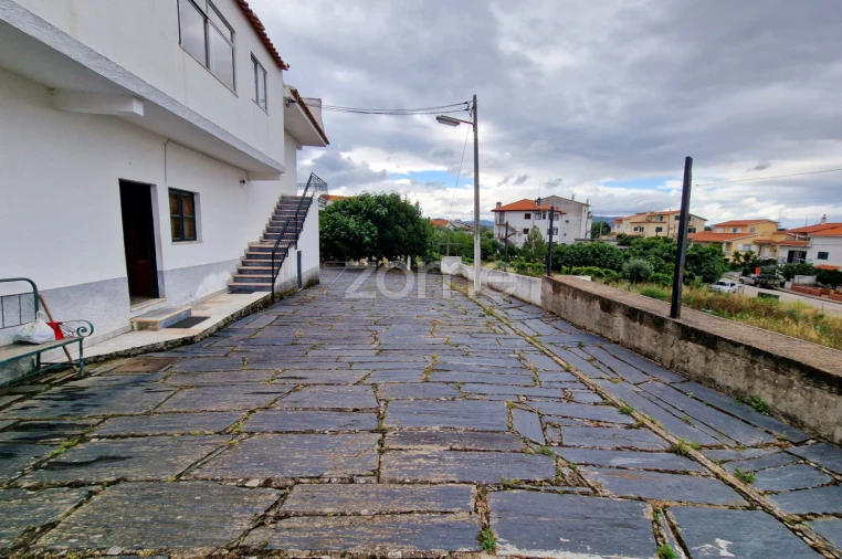 Moradia T10 para Venda em Vila Nova de Foz Côa Foto 31