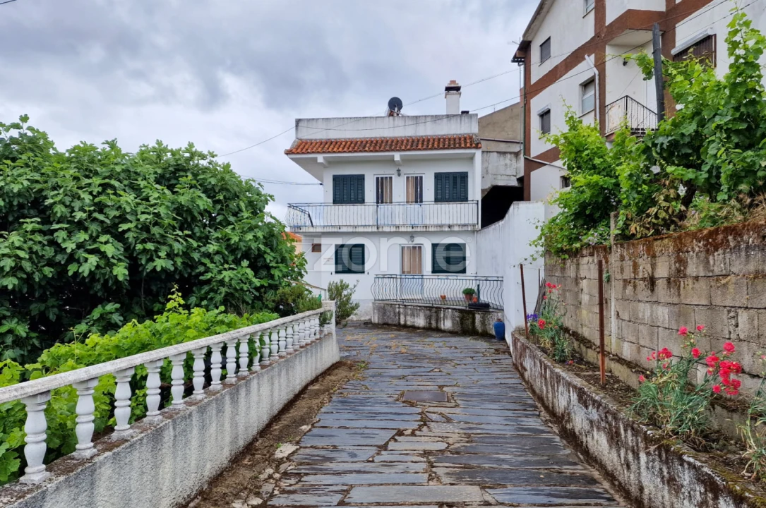 Moradia T10 para Venda em Vila Nova de Foz Côa Foto 3