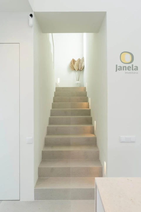 Moradia T3 para Venda em Santa Barbara de Nexe