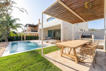 Moradia T3 para Venda em Santa Barbara de Nexe