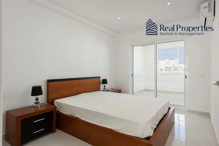 Apartamento T2 para Venda em Quarteira Foto 9