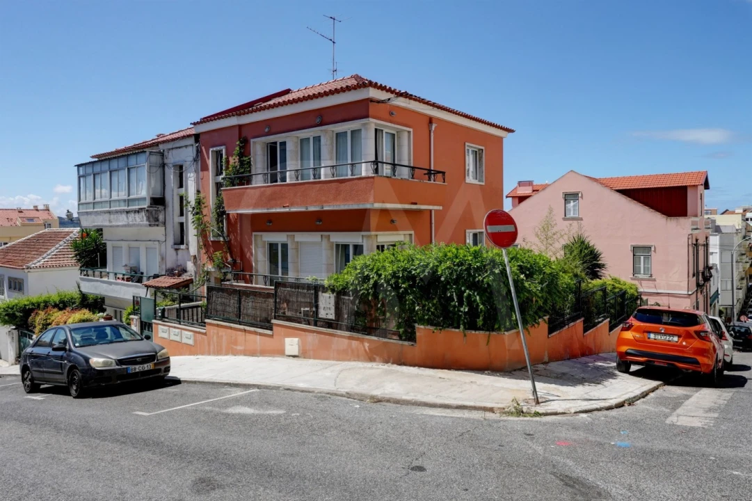 Moradia T4 para Venda em Algés, Linda-A-Velha e Cruz Quebrada-Dafundo Foto 3