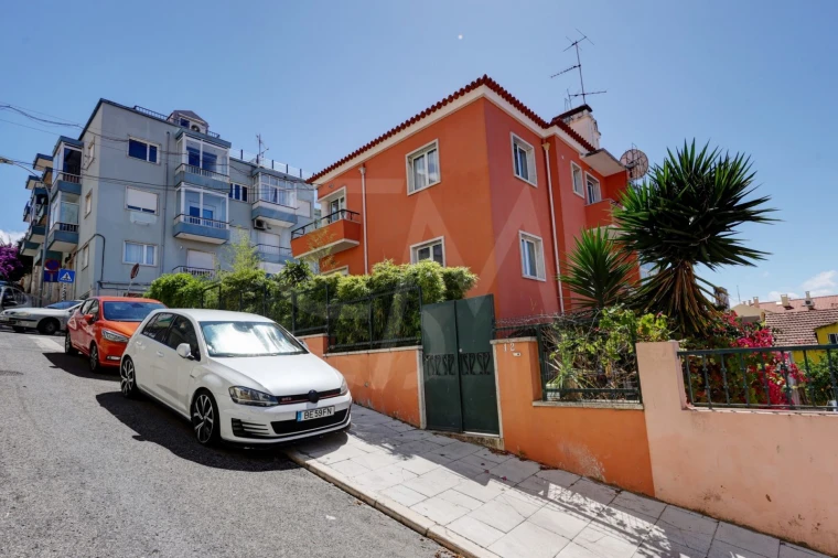 Moradia T4 para Venda em Algés, Linda-A-Velha e Cruz Quebrada-Dafundo Foto 4
