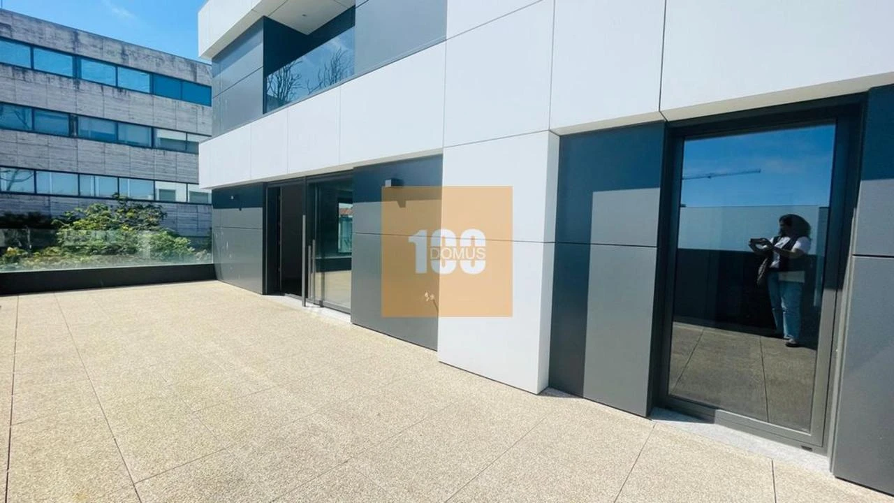 Apartamento T3 para Venda em Cedofeita, Santo Ildefonso, Sé, Miragaia, São Nicolau e Vitória Foto 2