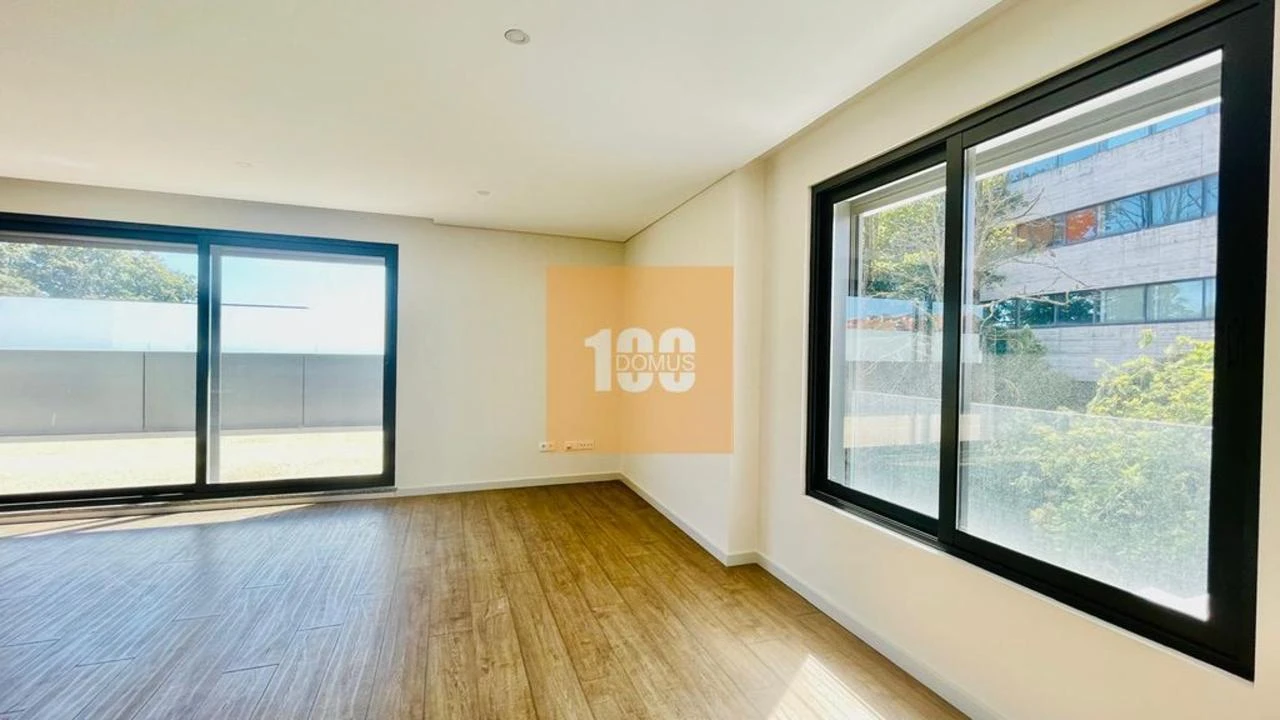 Apartamento T3 para Venda em Cedofeita, Santo Ildefonso, Sé, Miragaia, São Nicolau e Vitória Foto 3