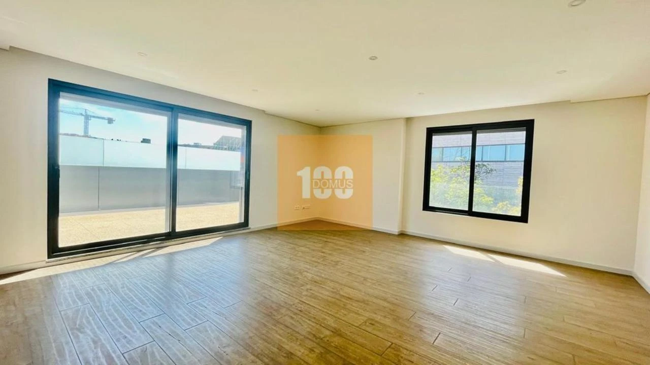 Apartamento T3 para Venda em Cedofeita, Santo Ildefonso, Sé, Miragaia, São Nicolau e Vitória Foto 4