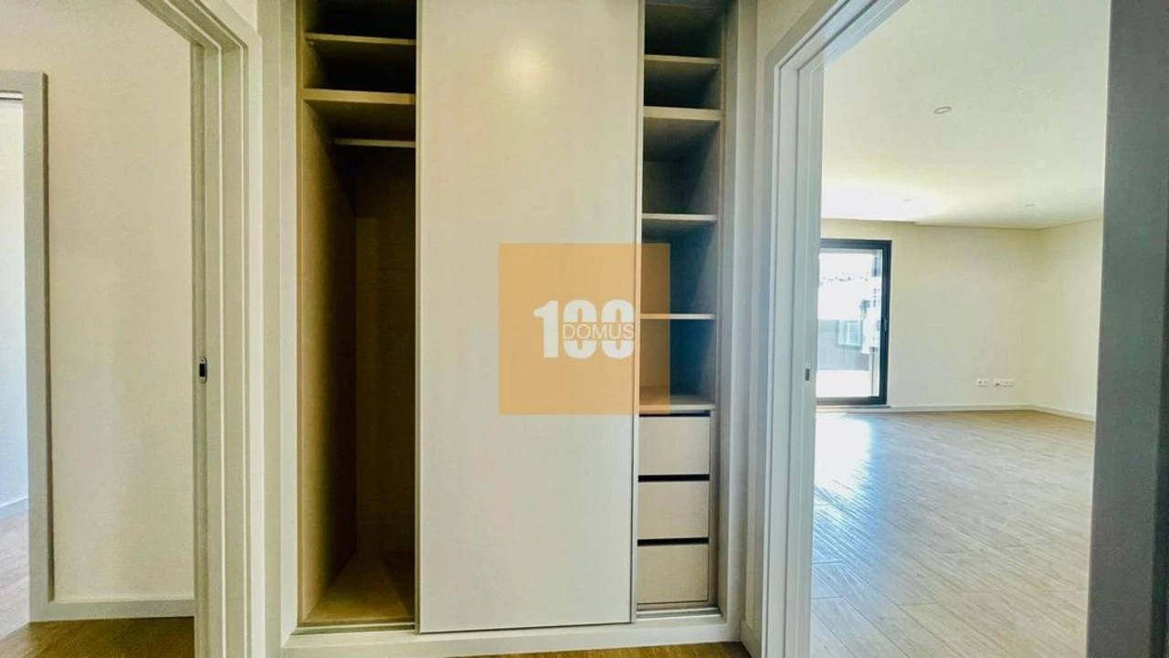 Apartamento T3 para Venda em Cedofeita, Santo Ildefonso, Sé, Miragaia, São Nicolau e Vitória Foto 9