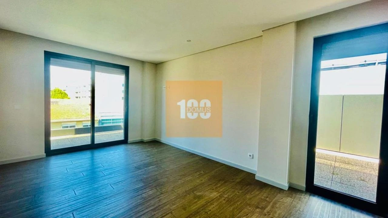 Apartamento T4 para Venda em Cedofeita, Santo Ildefonso, Sé, Miragaia, São Nicolau e Vitória Foto 16