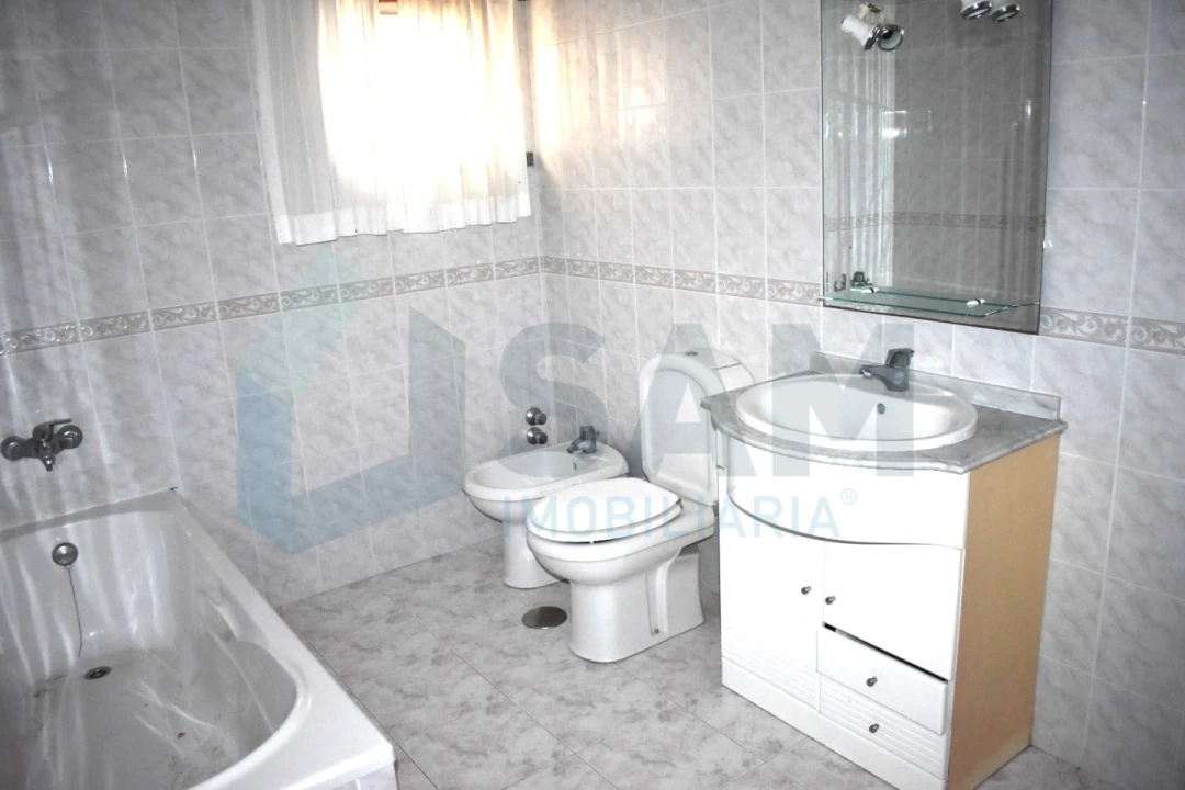 Moradia T4 para Venda em Maxial e Monte Redondo Foto 15