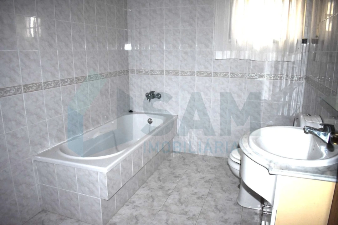 Moradia T4 para Venda em Maxial e Monte Redondo Foto 16