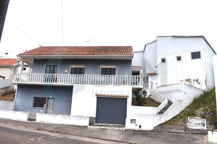 Moradia T4 para Venda em Maxial e Monte Redondo Foto 1