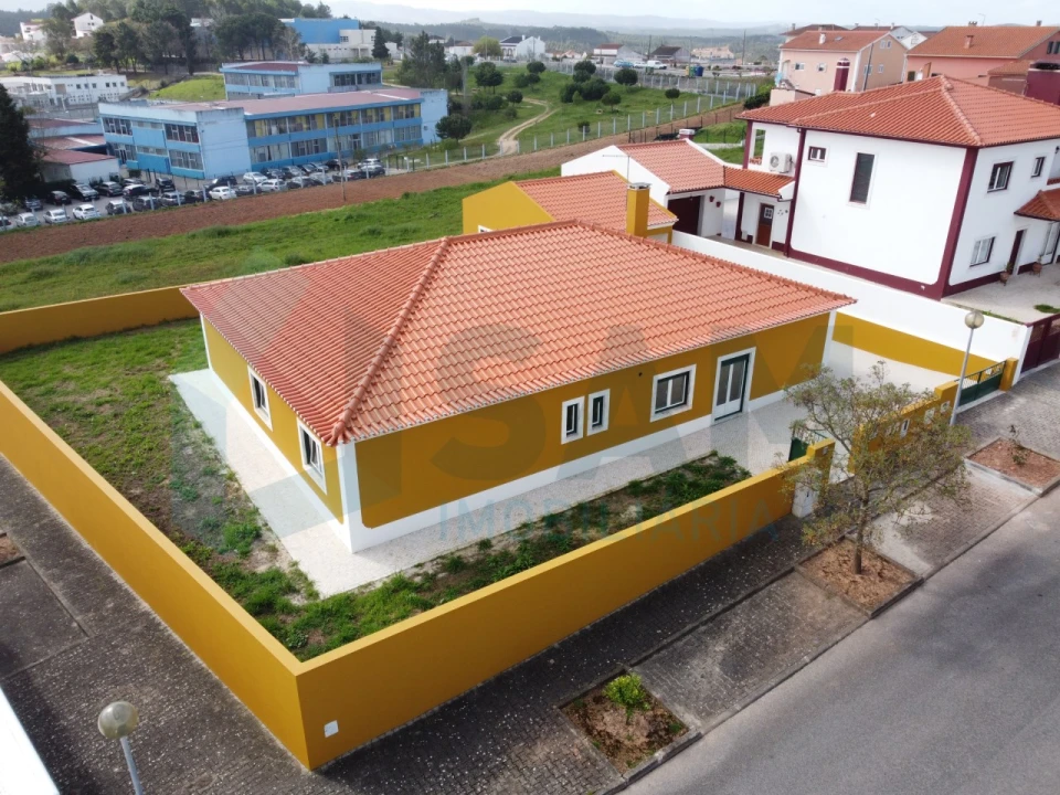 Moradia T3 para Venda em Cadaval e Pêro Moniz Foto 1