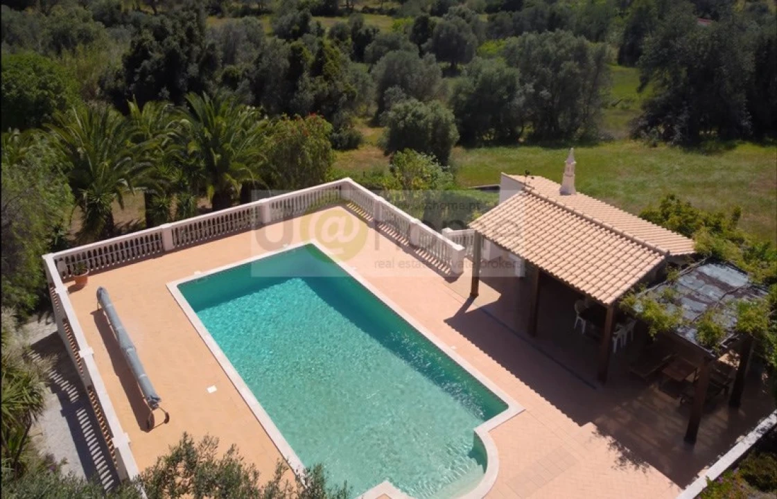 Quinta T4 para Venda em Santa Barbara de Nexe Foto 16