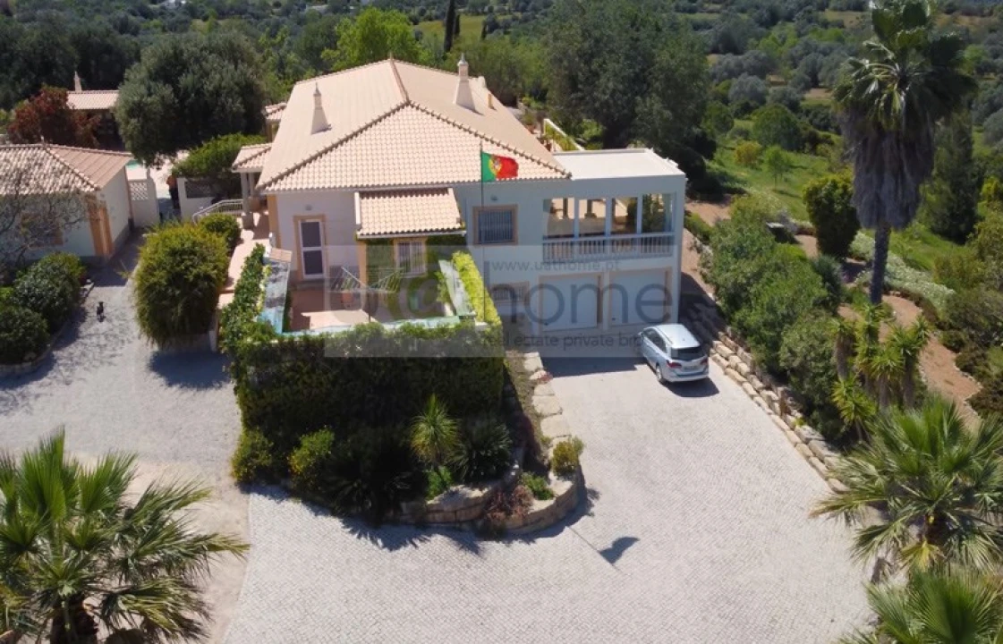 Quinta T4 para Venda em Santa Barbara de Nexe Foto 25