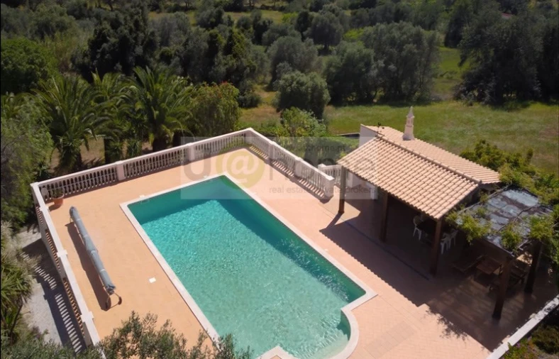 Quinta T4 para Venda em Santa Barbara de Nexe Foto 16