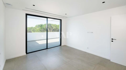 Moradia T4 para Venda em Quarteira