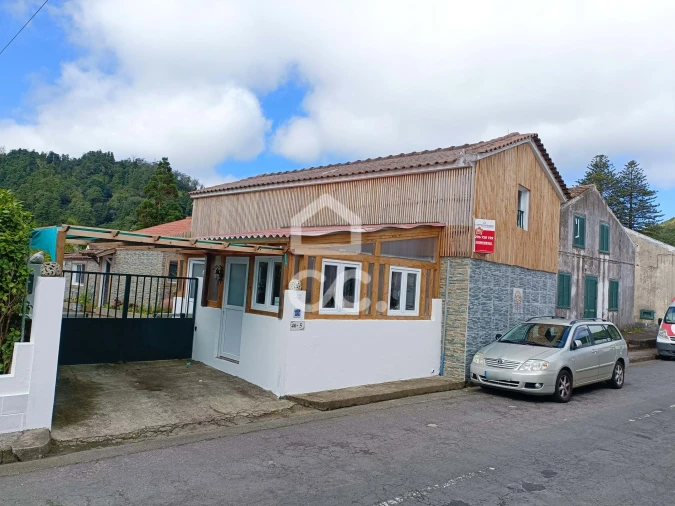 Moradia T5 para Venda em Sete Cidades Foto 1