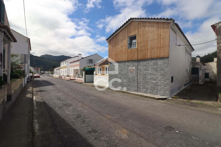 Moradia T5 para Venda em Sete Cidades Foto 3