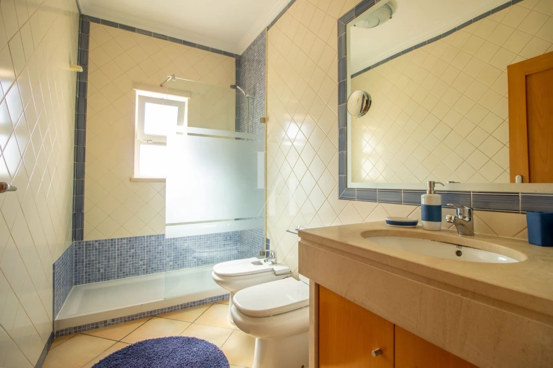 Apartamento T1 para Arrendamento férias em Quarteira Foto 8