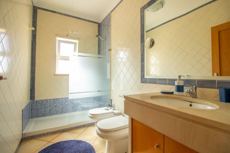 Apartamento T1 para Arrendamento férias em Quarteira Foto 8