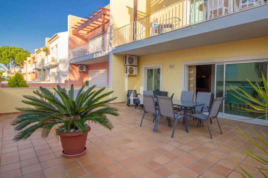 Apartamento T1 para Arrendamento férias em Quarteira Foto 9