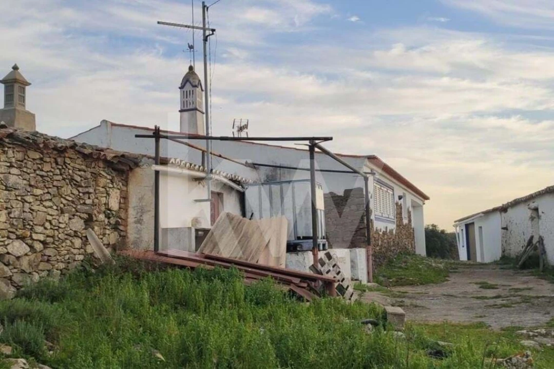 Moradia T1 para Venda em Martim Longo Foto 2