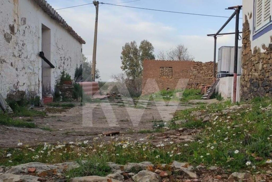 Moradia T1 para Venda em Martim Longo Foto 27