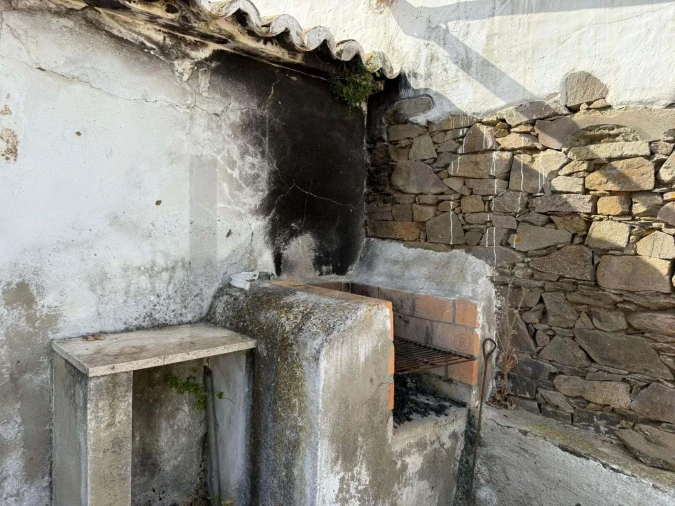 Moradia T1 para Venda em Martim Longo Foto 18