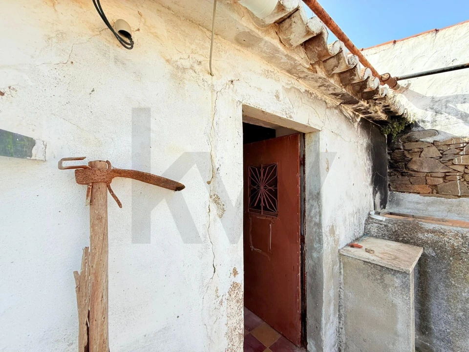 Moradia T1 para Venda em Martim Longo Foto 5