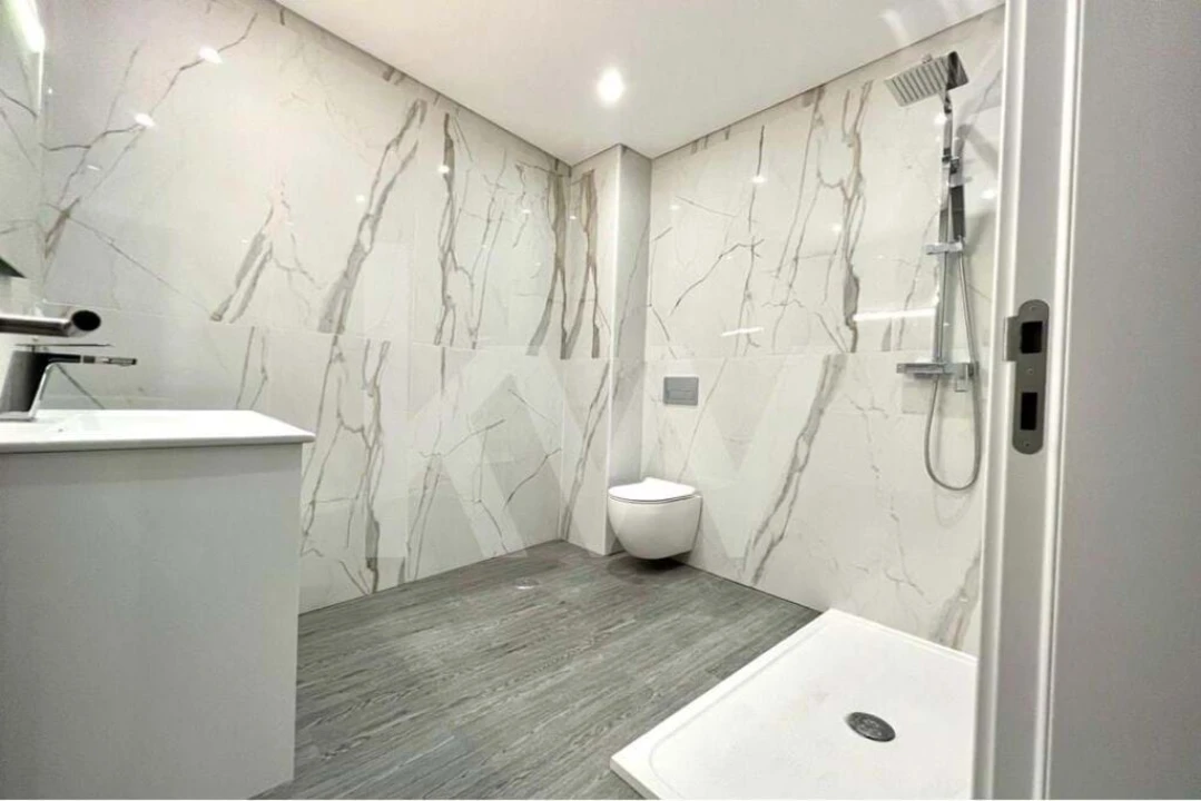 Apartamento T1 para Venda em Quelfes Foto 14