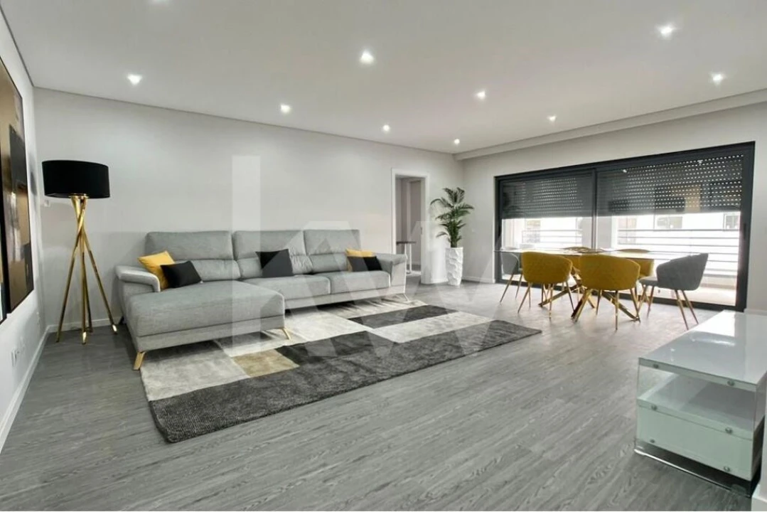 Apartamento T1 para Venda em Quelfes Foto 3