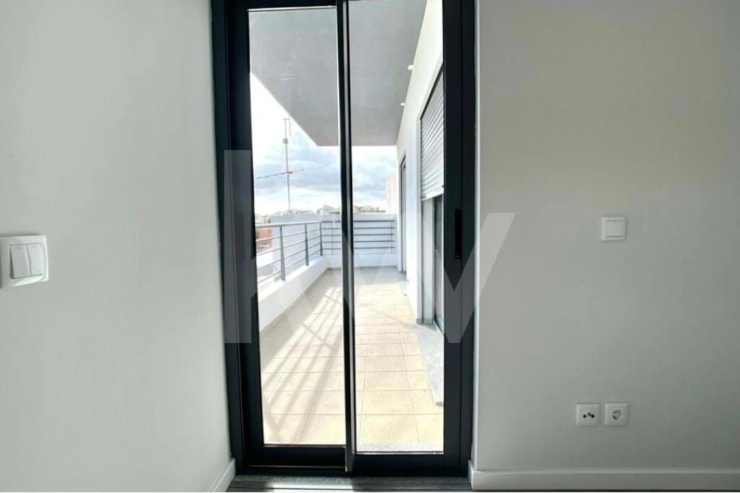 Apartamento T1 para Venda em Quelfes Foto 28