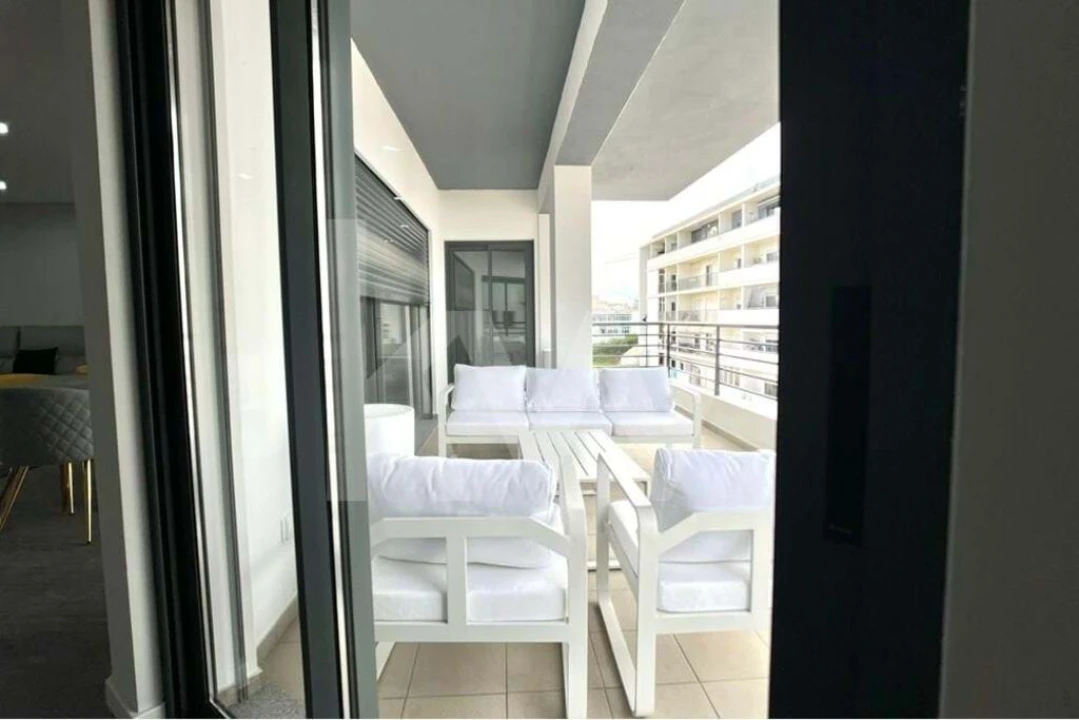 Apartamento T1 para Venda em Quelfes Foto 29