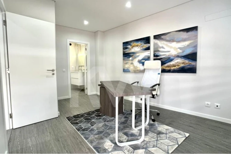 Apartamento T1 para Venda em Quelfes Foto 23