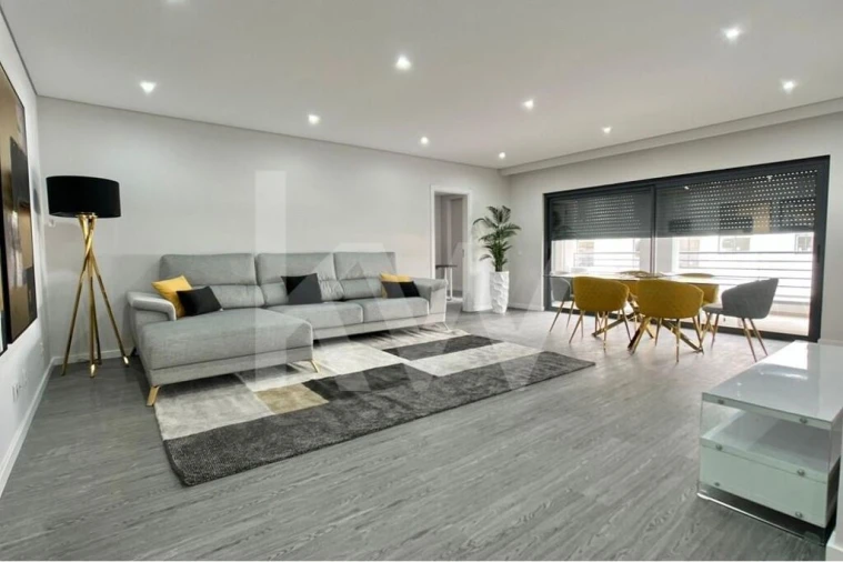 Apartamento T1 para Venda em Quelfes Foto 3