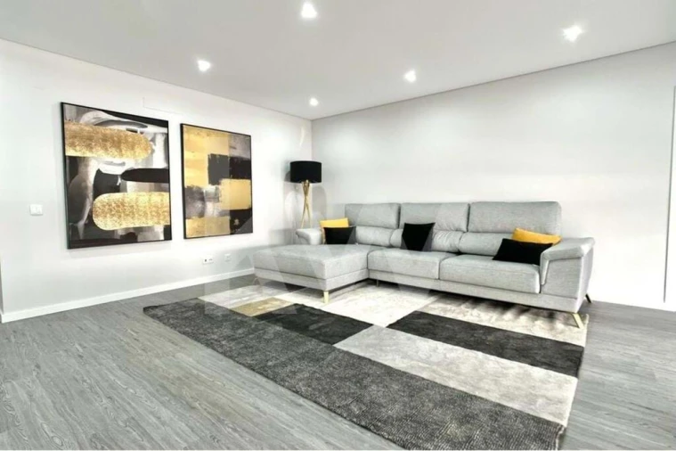 Apartamento T1 para Venda em Quelfes Foto 16