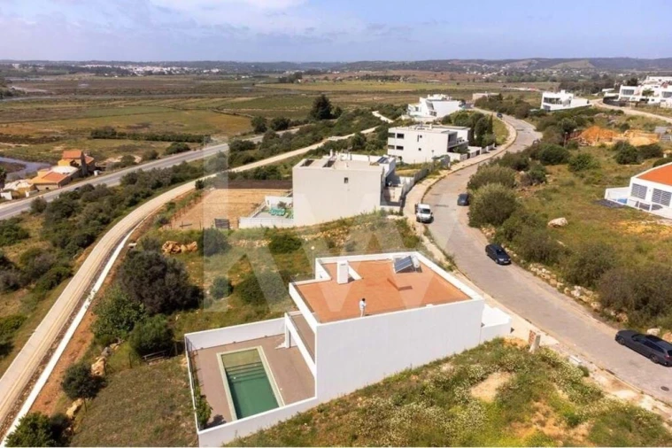 Moradia T3 para Venda em Mexilhoeira Grande Foto 51