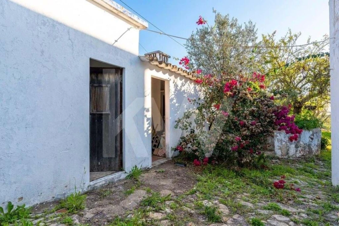 Moradia T3 para Venda em Quelfes Foto 3