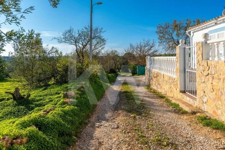 Moradia T3 para Venda em Quelfes Foto 17