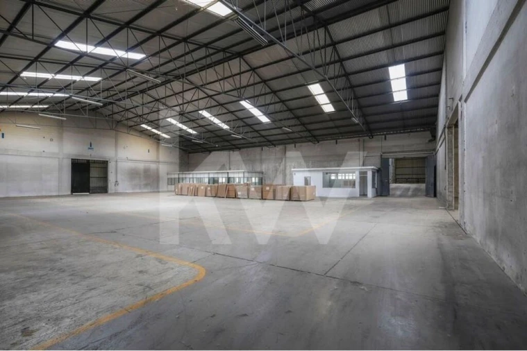 Armazém para Venda em Além da Ribeira e Pedreira Foto 32