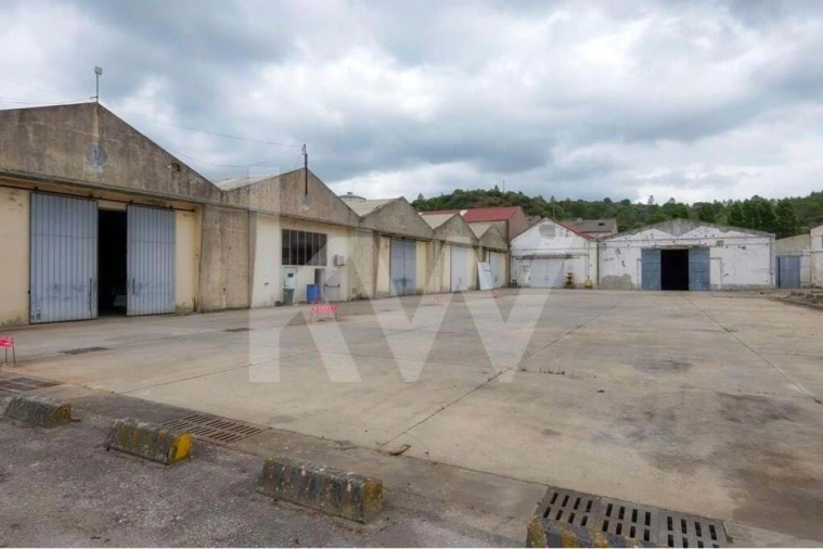 Armazém para Venda em Além da Ribeira e Pedreira Foto 51