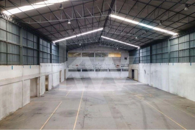 Armazém para Venda em Além da Ribeira e Pedreira Foto 15