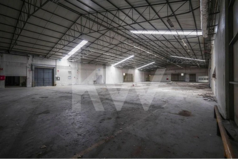 Armazém para Venda em Além da Ribeira e Pedreira Foto 38