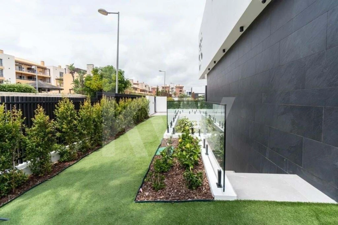 Moradia T4 para Venda em Quarteira Foto 37